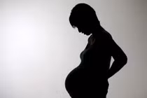 Thiếu nữ bị hãm hiếp phải ngồi tù 6 tháng vì phá thai