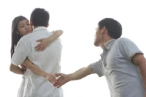 Yêu 3 năm mới vỡ lẽ, mình không phải là người duy nhất bên em!