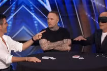 Video: Rùng mình xem màn ảo thuật siêu nhiên kết nối tiềm thức