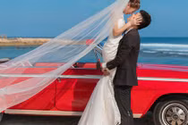 Đi công tác về, vợ phát hiện chồng “không mảnh vải che thân” với bạn mình