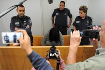 Vợ đâm chồng 65 nhát vì nghi "thờ ơ"