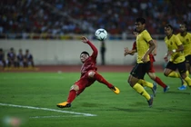 Cầu thủ Malaysia hóa meme của dân mạng sau điệu nhảy xòe cánh