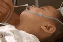 Cậu bé 2 tuổi phải sống thực vật vì sai lầm của người lớn