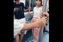 Video: Học đòi "thả thính" cô gái nhận cái kết không ngờ