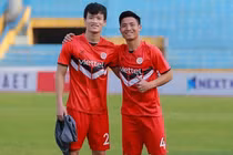 Cầu thủ tuyển Việt Nam khoe thân hình cơ bắp