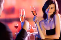 Bạn gái, bạn trai bán thời gian: Nghề bị xã hội miệt thị