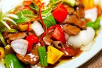 Video: Thưởng thức món gà xào thập vị của chị Lý ngon hết ý!