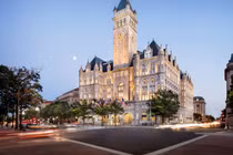 Video: Bên trong khách sạn 200 triệu USD xa hoa và lộng lẫy của Tổng thống Trump