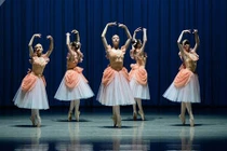 Khám phá cuộc sống khổ luyện của các vũ công Ballet trẻ