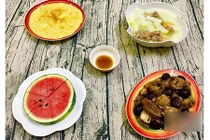 Gà om nấm, canh su hào hầm xương nóng hổi cơm chiều