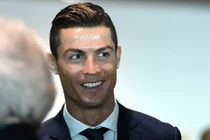 Cristiano Ronaldo chịu lỗ 19 tỷ đồng khi bán biệt thự ở Anh