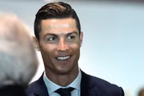 Cristiano Ronaldo chịu lỗ 19 tỷ đồng khi bán biệt thự ở Anh