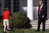 Cậu bé 11 tuổi, xin việc cắt cỏ tại Nhà Trắng