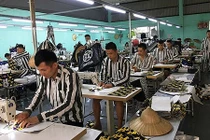 Người vợ không một lời trách chồng có thói “trăng hoa”