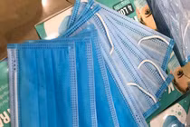 Ôm cục nợ vì khẩu trang xuống giá
