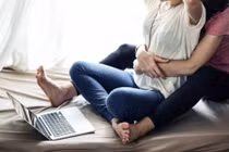 Tôi có nên chấp nhận cô cháu dâu là người đồng tính?