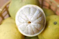 Bưởi Đoan Hùng được bán với giá 9.000 đồng/quả