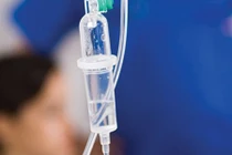 Bé trai 4 tuổi nguy kịch vì bị mẹ truyền dung dịch nước giặt vào người