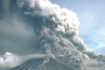 Video: Núi lửa phun trào dữ dội, chôn vùi nhiều người ở Guatemala