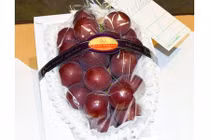 Chùm nho phá kỷ lục với giá 221 triệu đồng