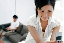 Đau lòng vì bắt quả tang vợ nhắn tin say đắm cho người tình