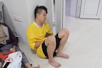 Chồng nhà người ta đưa vợ đi đẻ 