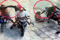 Video: Táo tợn liên tiếp 2 lần giật dây chuyền người phụ nữ giữa phố