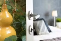 6 đồ vật đừng bao giờ để ở đầu giường kẻo mất lộc 