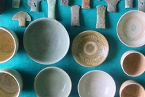 Hà Tĩnh phát hiện chiếc đĩa tráng men ngọc có giá trị đặc biệt