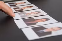 Những góc khuất của nghề "săn đầu người"