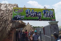 "Hiệp sĩ" giải cứu 4 cô gái bị ép vào quán cà phê kích dục