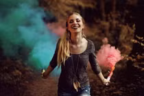 Video: Khói, nước và những 'trợ thủ' giúp bức ảnh thêm lung linh