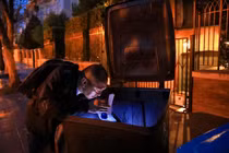 "Thợ săn kho báu" trong những đống rác của các tỷ phú