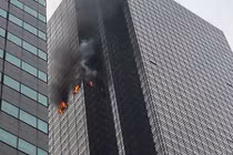 Video: Lửa cháy rừng rực ở tòa tháp Trump, một người thiệt mạng