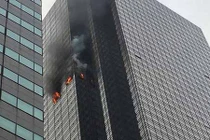 Video: Lửa cháy rừng rực ở tòa tháp Trump, một người thiệt mạng