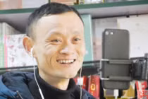 Ăn nên làm ra nhờ ngoại hình giống Jack Ma