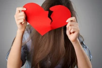 Đau đầu vì hễ yêu ai, người đó đều gặp xui xẻo