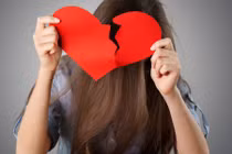 Đau đầu vì hễ yêu ai, người đó đều gặp xui xẻo