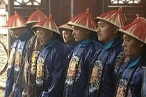 Đại thần nhất loạt không tam khấu cửu vái trước vua