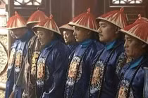 Đại thần nhất loạt không tam khấu cửu vái trước vua