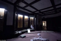 Lâu đài ma quái thách thức lòng can đảm bất cứ ai đặt chân tới