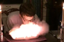 Video: Lửa bùng phát trong tiệc sinh nhật, la hét hoảng loạn