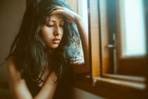 Tâm sự cô gái không dứt nổi tình cũ dù anh đã có vợ, có con