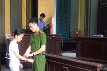 Làm giả sổ đỏ vợ "qua mặt" chồng bán nhà