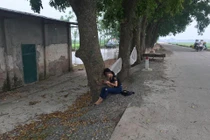 Trượt tốt nghiệp, nữ sinh bị bố mẹ đuổi ra khỏi nhà