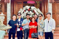 Đến nhà thờ tổ của Hoài Linh, Trấn Thành khiến cư dân mạng cười bò