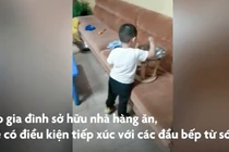 Video : Bé trai 3 tuổi ở Trung Quốc chơi đồ hàng nấu ăn