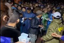 Thôn đã trả lại cho dân số tiền ca sĩ Thủy Tiên trao tặng