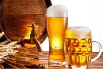 Vì sao bia ít được đóng trong chai nhựa?