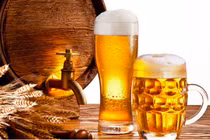 Vì sao bia ít được đóng trong chai nhựa?